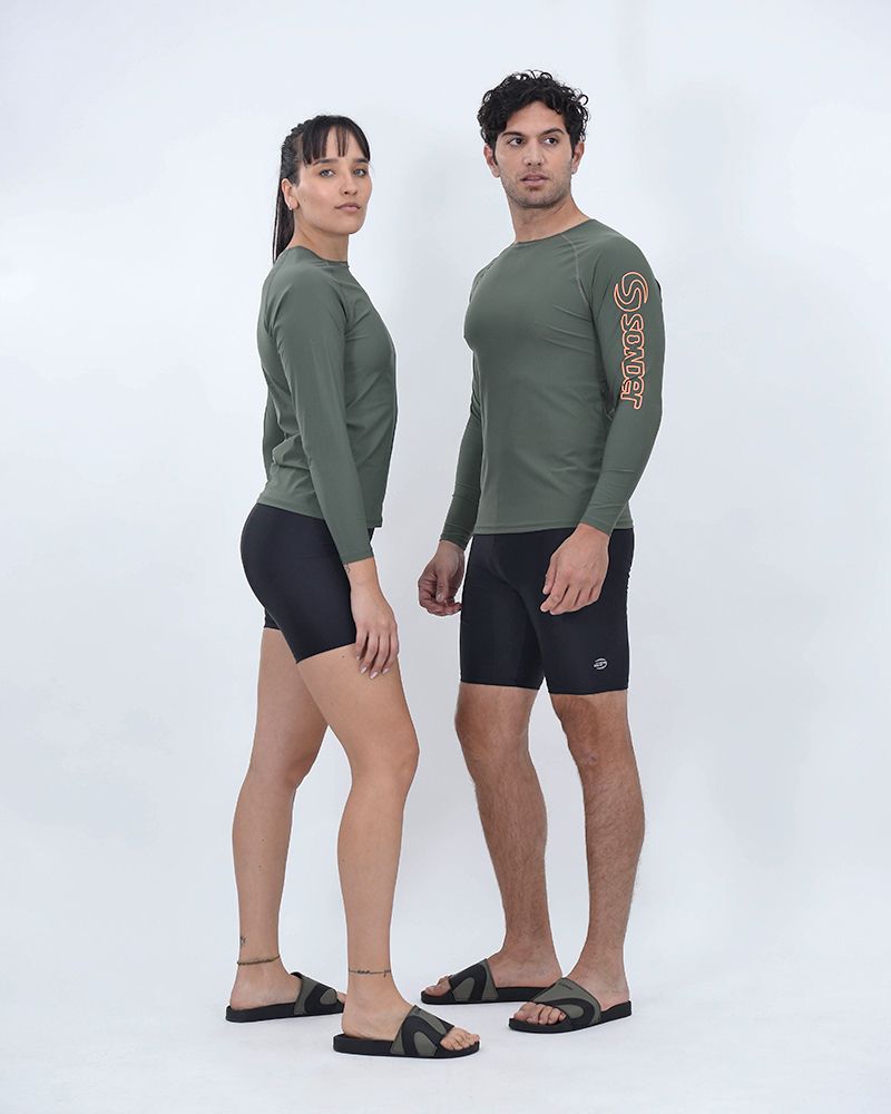 Remera unisex con protección UV verde militar